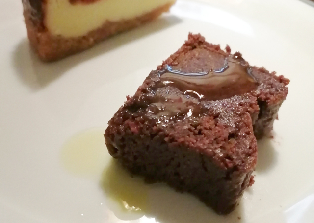 ピスタチオオイルをチョコケーキに